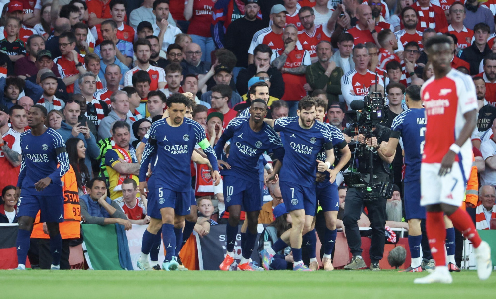 中超比赛回放：上海海港2-0战胜广州队,（中超集锦：上海海港2-0力克广州队）