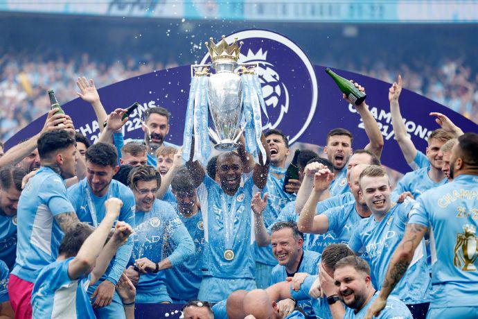 为庆祝美加墨世界杯，与刺客足球鞋融合设计的科8将进行复刻（庆祝美加墨世界杯，融入刺客足球鞋元素的科比8即将复刻）