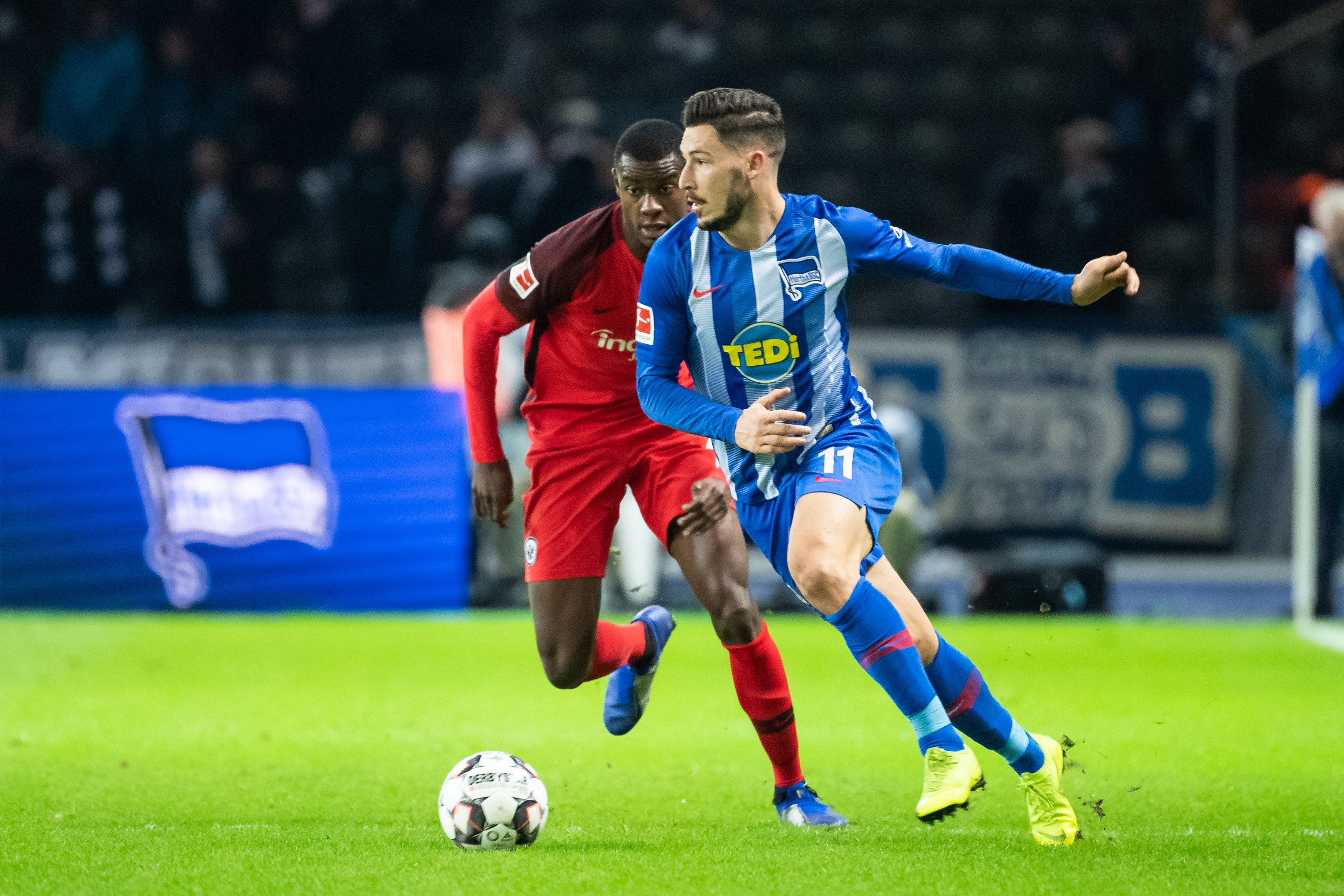 鲁尔：多特小将科尔-坎贝尔就转会接触了中日德兰和图尔贝里（鲁尔称：多特小将科尔-坎贝尔就转会已与中日德兰、图尔贝里接触）