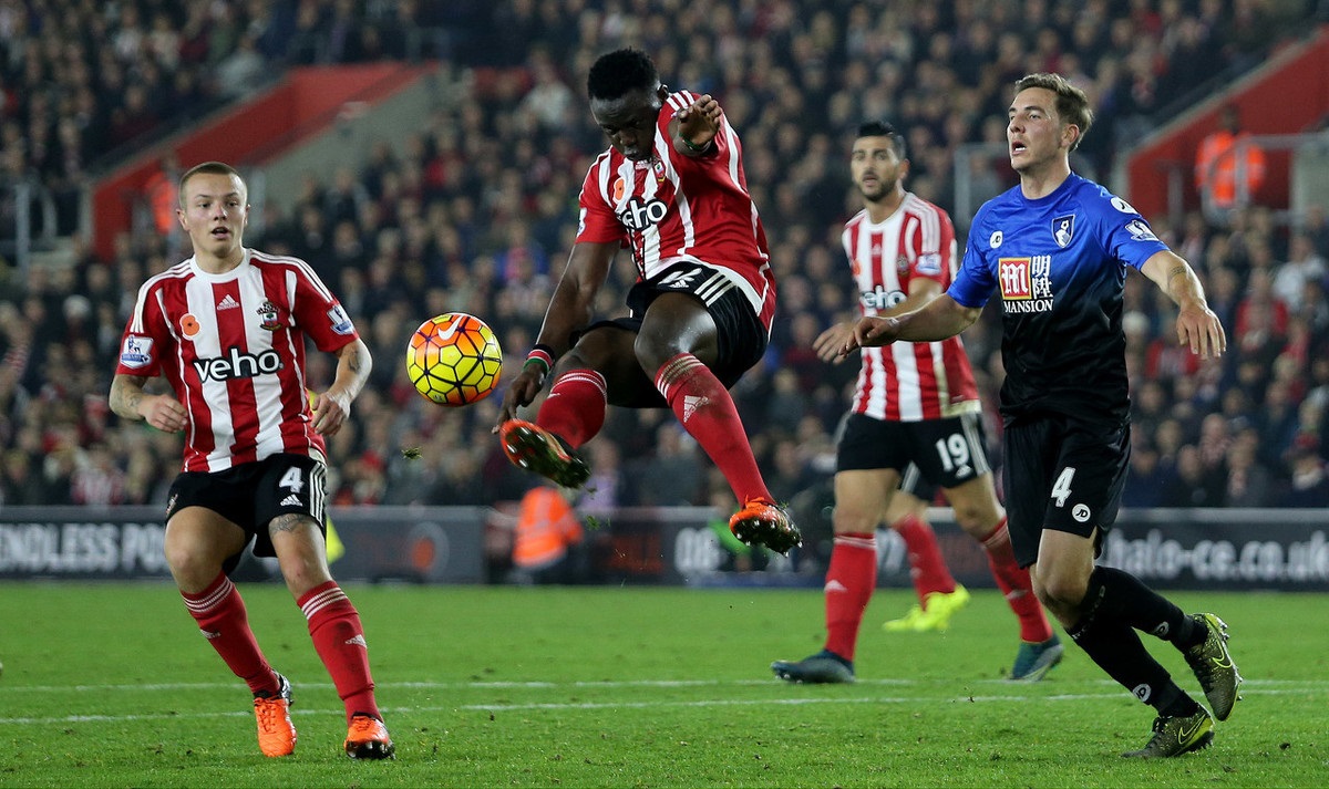 皇马近5场西甲1胜3平1负丢掉9分，从领先巴萨5分到落后4分（近5轮西甲皇马仅取1胜3平1负，痛失9分，领先巴萨5分变为落后4分）