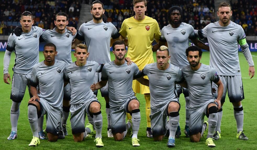 首夺年度最佳！登贝莱：努力终有回报，希望明年能再赢一次（首次加冕年度最佳！登贝莱：付出终见回报，盼明年再度夺魁）