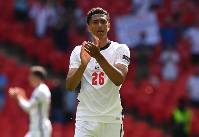 怀特复出力助阿森纳争冠，枪手伤病潮下的坚强回应