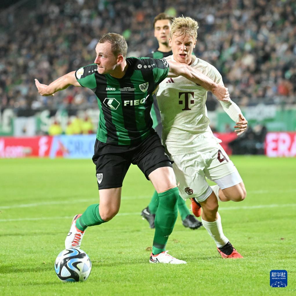 利物浦利用边路冲击打穿对手（利物浦两翼突击撕裂对手防线）