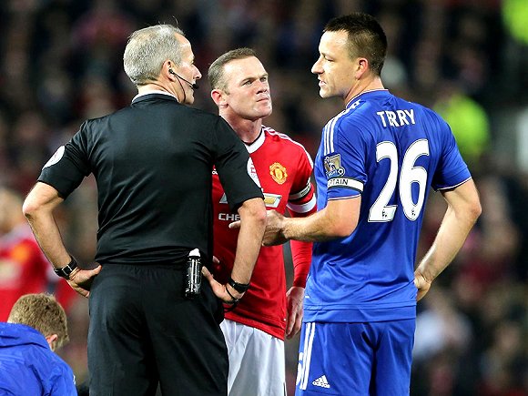 圣诞节五大联赛榜首球队大盘点：阿森纳、巴萨领衔（圣诞档五大联赛领头羊巡礼：阿森纳与巴萨领跑）