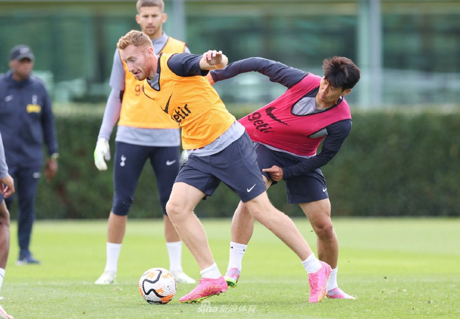 诺坎普新王？17岁的亚马尔和梅西谁更强？