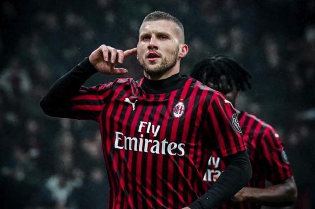 中场大师又送逆天传球（中场指挥官再献神级直塞）