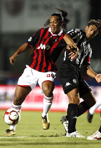 斯基拉：巴黎FC有意把坎特带回法甲，双方已经开始谈判（斯基拉：巴黎FC正推动坎特回归法甲，双方已开启谈判）