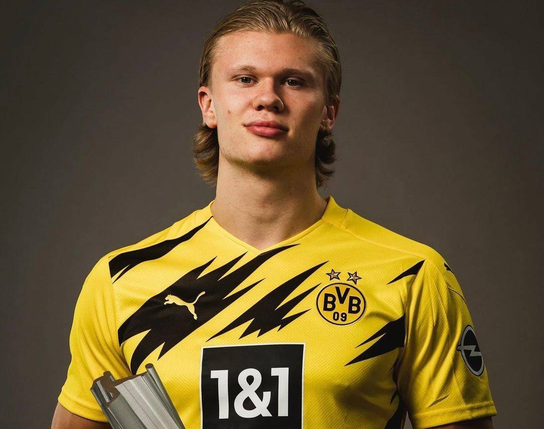 挑起进攻大旗！鲍威尔半场10中5得到16分2篮板1助攻（火力全开！鲍威尔半场10投5中砍下16分外加2篮板1助攻）