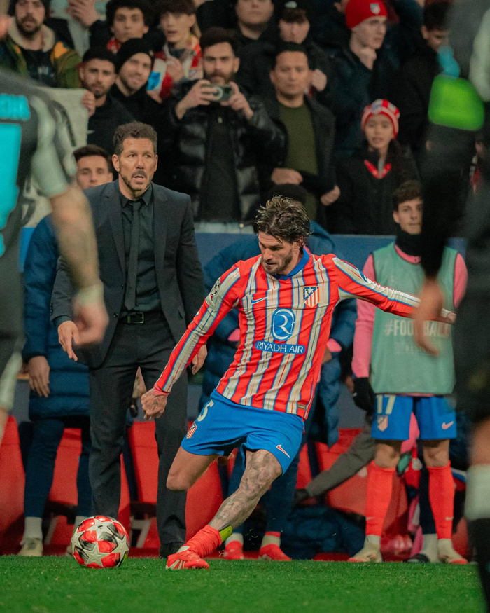 杰伦·约翰逊本赛季4次三双追平队史纪录，生涯6次排队史第二（杰伦·约翰逊单季4次三双追平队史纪录，生涯累计6次居队史第二）