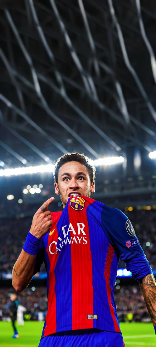 反对家暴，克雷莫内塞球衣背后印的是与球员关系密切女性名字（克雷莫内塞倡议反家暴：球衣背后印与球员关系密切的女性姓名）