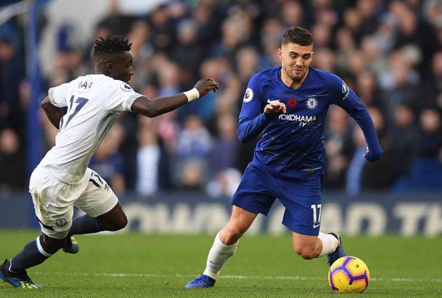 国米4‑0大胜科莫，一举登顶意甲积分榜（国米4球横扫科莫，强势登顶意甲榜首）