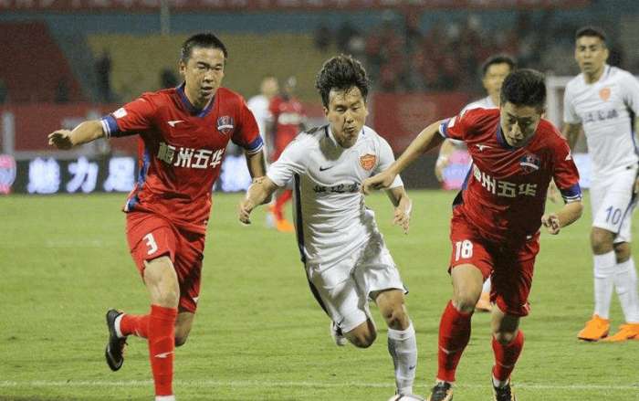 贝尔在心目中的终极球员选择中全选了皇马球员，其中两次选择了自己（贝尔心中的终极球员名单清一色皇马人，且两次将自己选入）