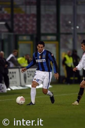 弗里克球员时期曾访诺坎普，随队击败克鲁伊夫麾下阿贾克斯（弗里克球员时代曾做客诺坎普，随队击败克鲁伊夫执教的阿贾克斯）